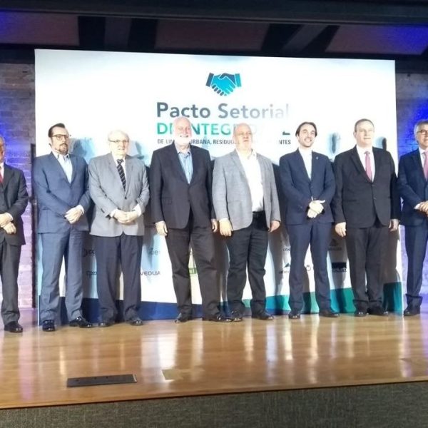 Abrager assina Pacto Setorial de Integridade de Limpeza Urbana, Resíduos Sólidos e Efluentes